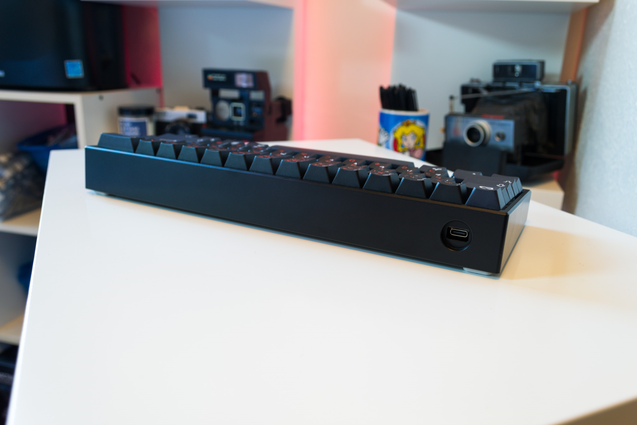 Custom Wooting 60HE back view with white background